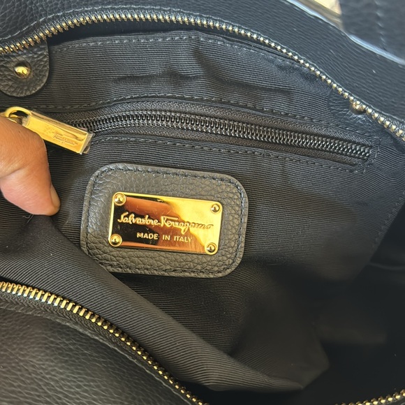 Salvatore Ferragamo bag - Picture 12 of 13